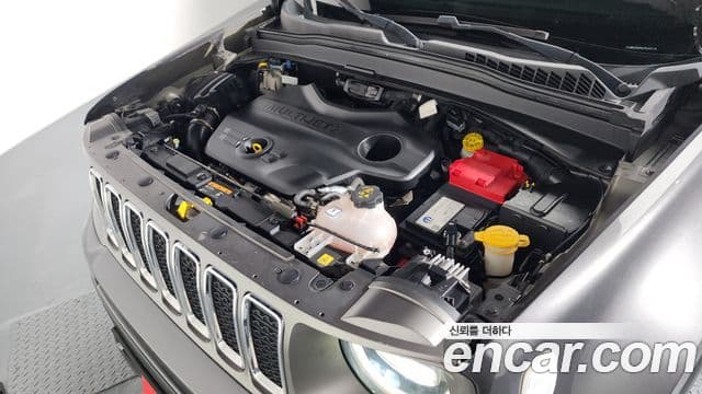 Jeep Renegade 2020 — ფოტო 35/35
