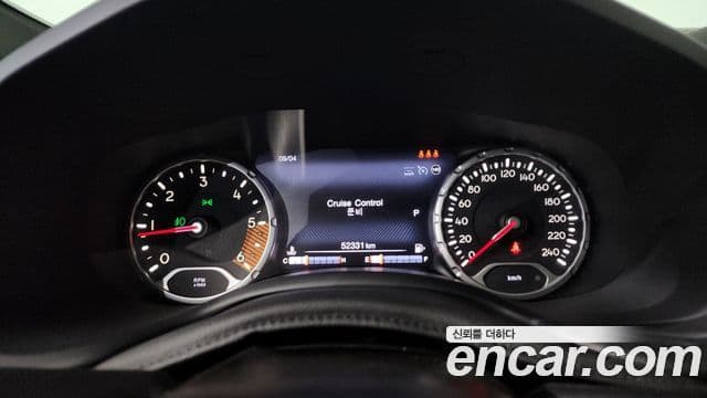 Jeep Renegade 2020 — ფოტო 33/35