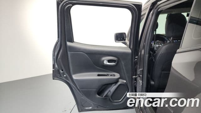 Jeep Renegade 2020 — ფოტო 6/35