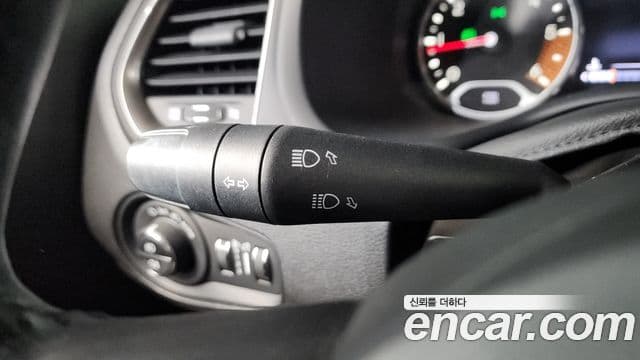 Jeep Renegade 2020 — ფოტო 26/35