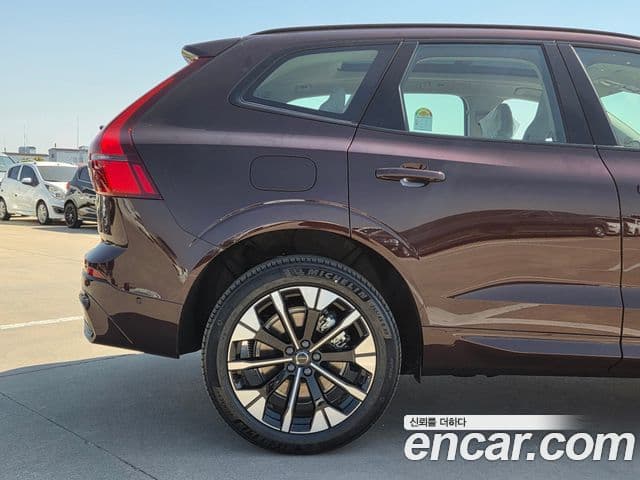 Volvo XC60 2026 — ფოტო 7/15