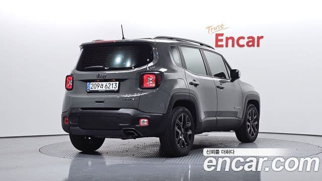 Jeep Renegade 2022 — ფოტო 4/35