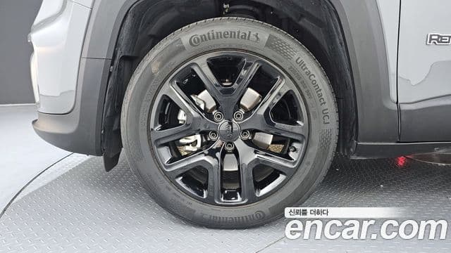 Jeep Renegade 2022 — ფოტო 32/35