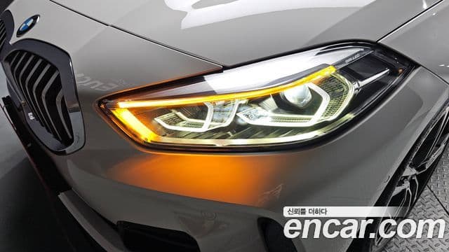 BMW 1 Series 2022 — ფოტო 16/31