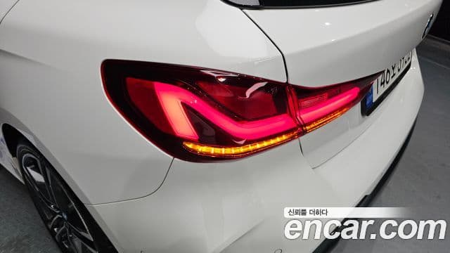 BMW 1 Series 2022 — ფოტო 17/31