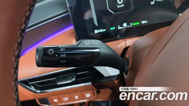 Kia K8 2025 — Photo 12/35