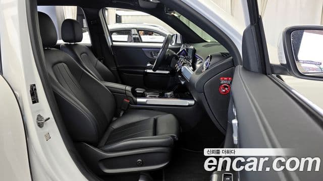 Mercedes-Benz GLB-Class 2021 — Şəkil 8/20