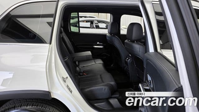 Mercedes-Benz GLB-Class 2021 — Şəkil 17/20