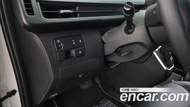 Hyundai Staria 2025 — фото 14 из 20