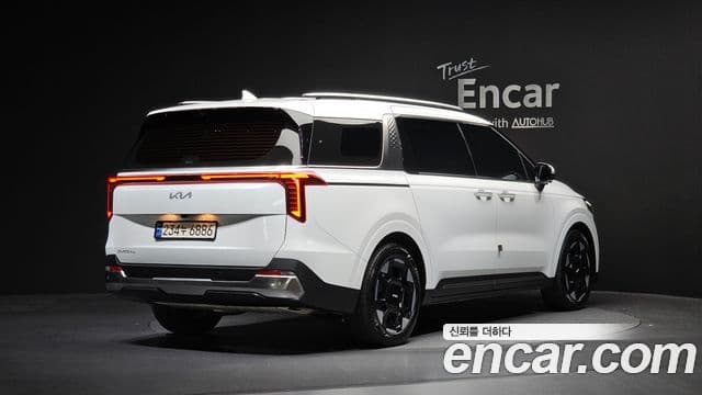 Kia Carnival 2024 — Şəkil 2/20
