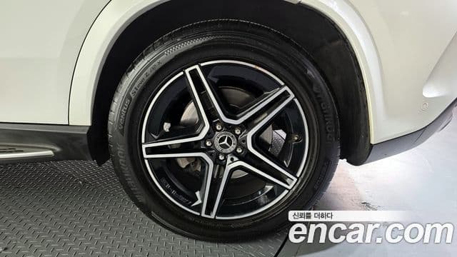 Mercedes-Benz GLE-Class 2020 — Photo 26/31