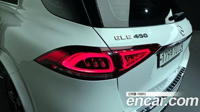 Mercedes-Benz GLE-Class 2020 — Photo 15/31