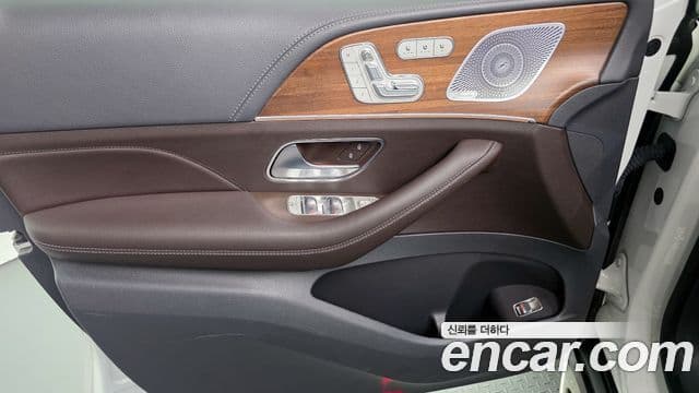 Mercedes-Benz GLE-Class 2020 — Photo 24/31