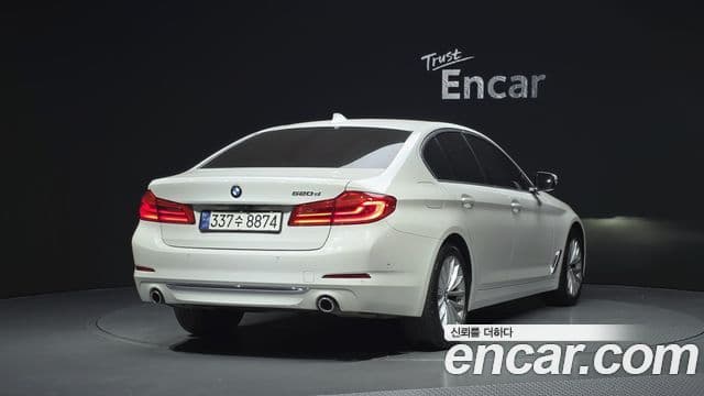 BMW 5 Series 2020 — ფოტო 2/20