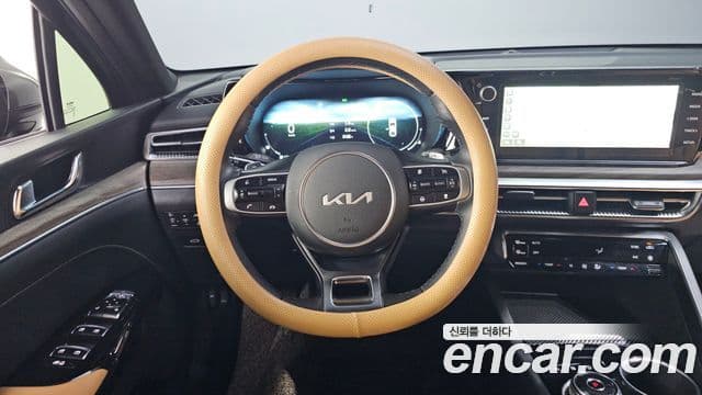 Kia K5 2022 — ფოტო 13/20
