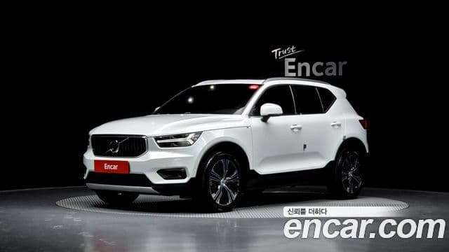 Volvo XC40 2020 — Şəkil 1/20