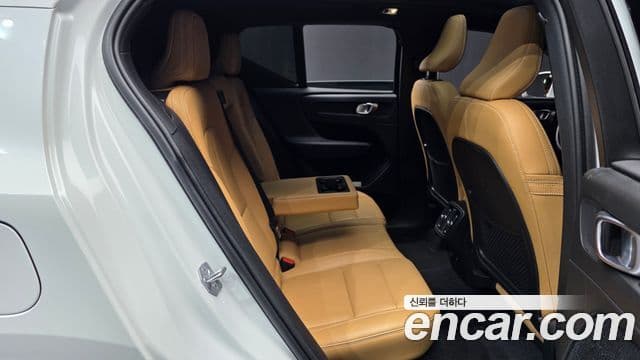 Volvo XC40 2020 — Şəkil 12/20