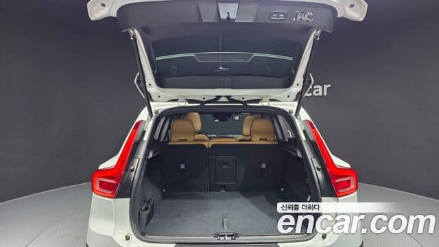 Volvo XC40 2020 — Şəkil 20/20