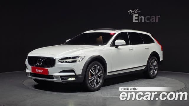 Volvo V90 Cross Country 2019 — Şəkil 1/20