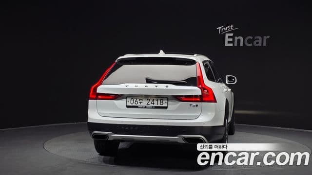 Volvo V90 Cross Country 2019 — Şəkil 4/20