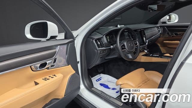 Volvo V90 Cross Country 2019 — фото 10 из 20