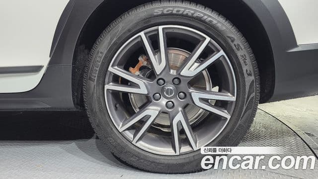 Volvo V90 Cross Country 2019 — Şəkil 9/30