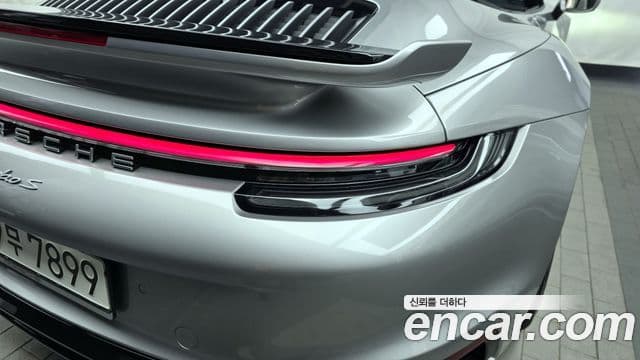 Porsche 911 2022 — Photo 33/41