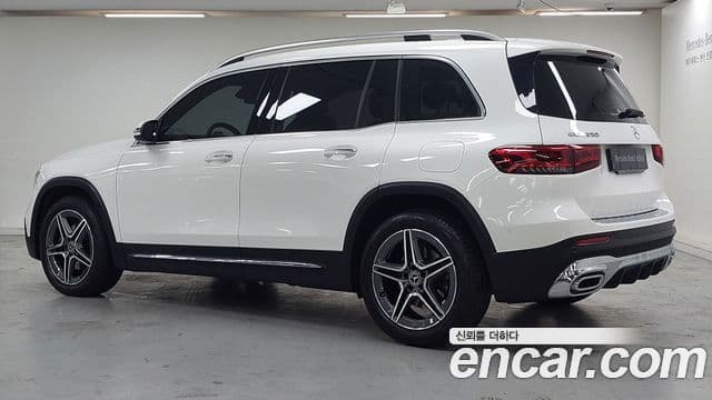Mercedes-Benz GLB-Class 2021 — Photo 4/20