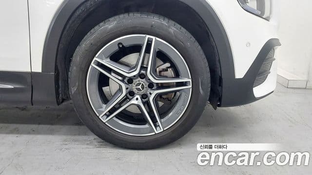 Mercedes-Benz GLB-Class 2021 — Photo 9/20