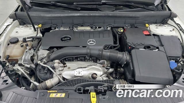 Mercedes-Benz GLB-Class 2021 — Photo 2/20