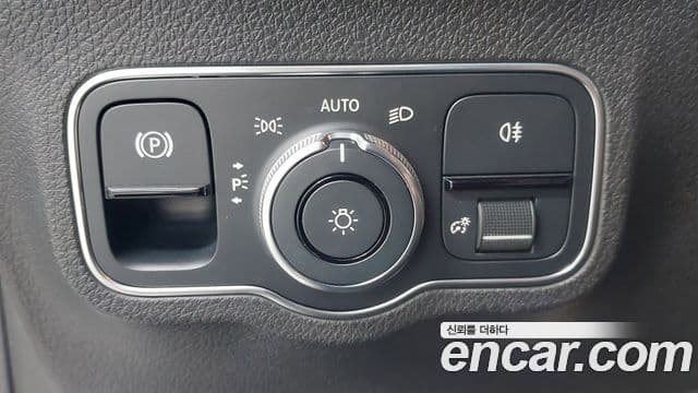 Mercedes-Benz GLB-Class 2021 — Photo 11/20
