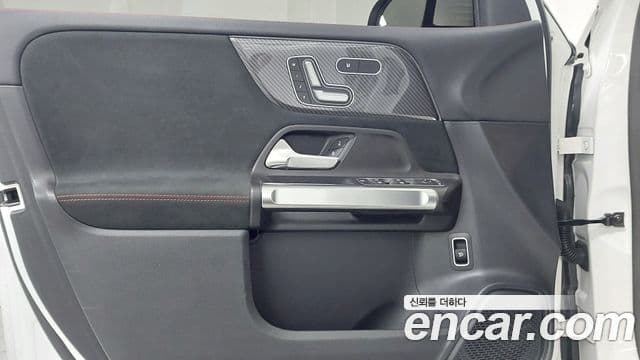 Mercedes-Benz GLB-Class 2021 — Photo 6/20