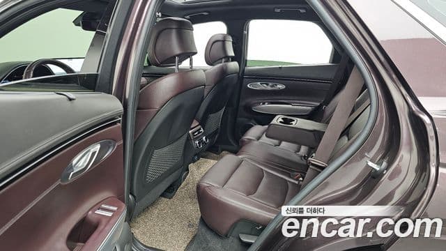 Genesis GV70 2022 — ფოტო 13/20