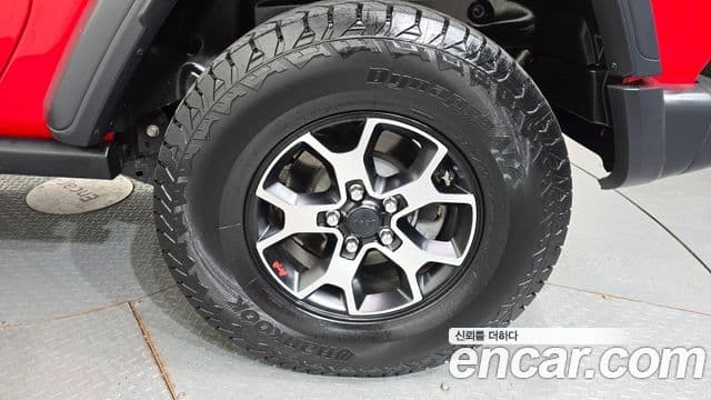 Jeep Wrangler 2021 — ფოტო 24/34