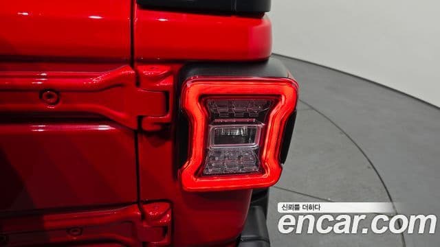 Jeep Wrangler 2021 — ფოტო 7/34