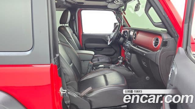 Jeep Wrangler 2021 — ფოტო 25/34