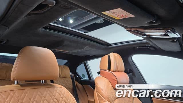 BMW 7 Series 2021 — ფოტო 13/20