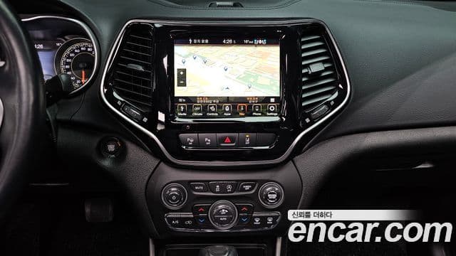 Jeep Cherokee 2021 — Şəkil 14/20