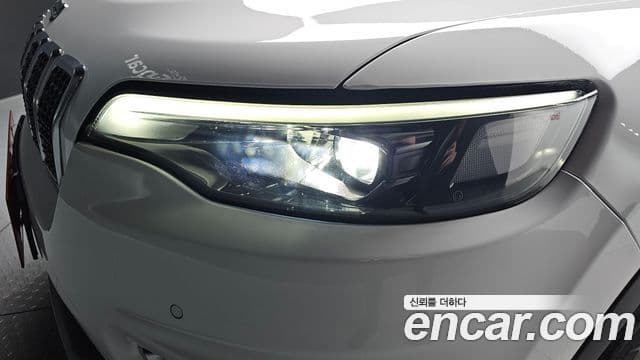 Jeep Cherokee 2021 — Photo 29/34