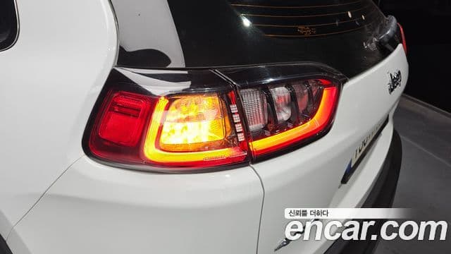 Jeep Cherokee 2021 — Photo 3/34