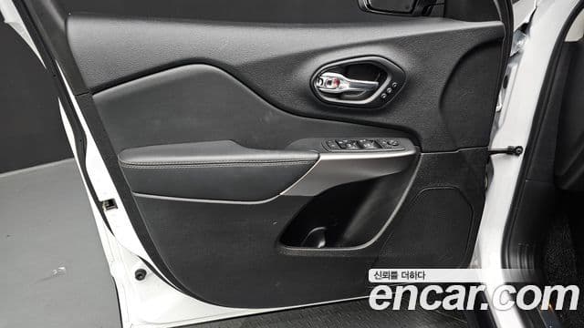 Jeep Cherokee 2021 — Photo 22/34