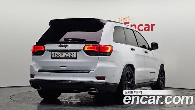 Jeep Grand Cherokee 2021 — ფოტო 2/20