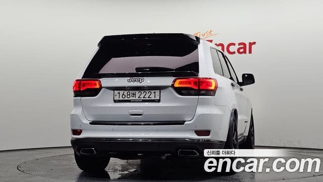 Jeep Grand Cherokee 2021 — ფოტო 4/20