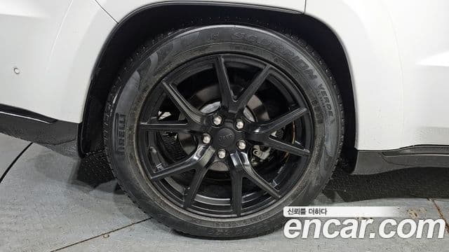 Jeep Grand Cherokee 2021 — ფოტო 5/20