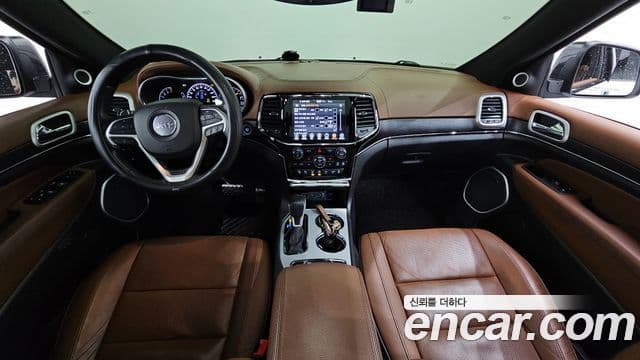 Jeep Grand Cherokee 2021 — ფოტო 7/20