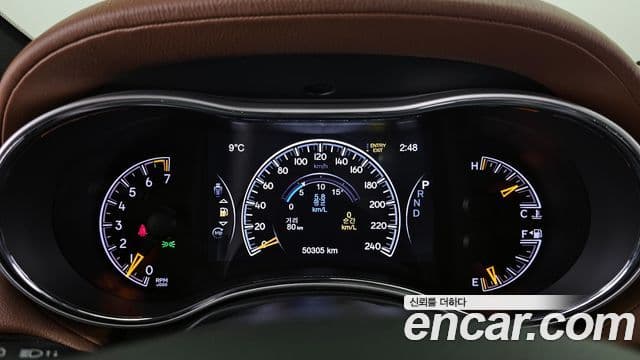 Jeep Grand Cherokee 2021 — ფოტო 8/20