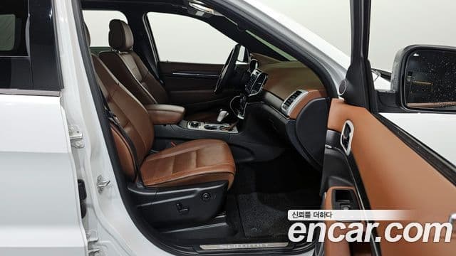 Jeep Grand Cherokee 2021 — ფოტო 11/20