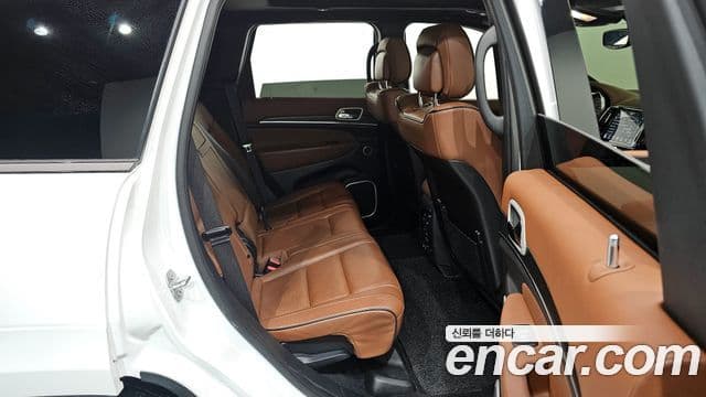 Jeep Grand Cherokee 2021 — ფოტო 12/20