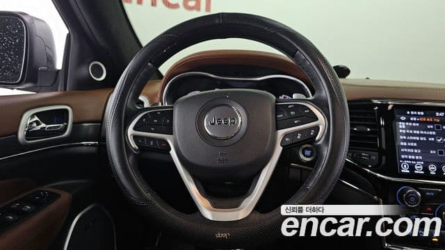 Jeep Grand Cherokee 2021 — ფოტო 13/20