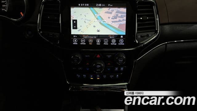 Jeep Grand Cherokee 2021 — ფოტო 14/20